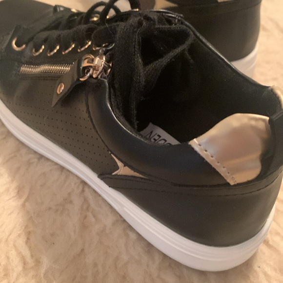Steve Madden Sneakers - Picture 5 of 6